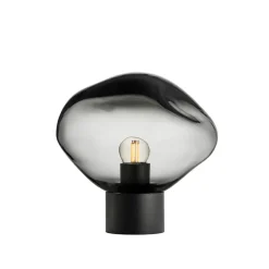 HADELAND GLASSVERK Bordlamper|Bordlamper-CRYSTAL STONE BORDLAMPE LYS RØKGRÅ