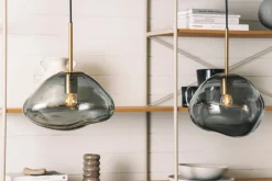 HADELAND GLASSVERK Taklamper|Crystal Stone-CRYSTAL STONE PENDELLAMPE LYS RØKGRÅ