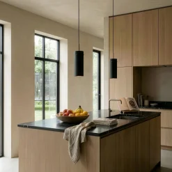 HADELAND GLASSVERK Taklamper|Forma-FORMA TAKLAMPE LOKE SVART MATT