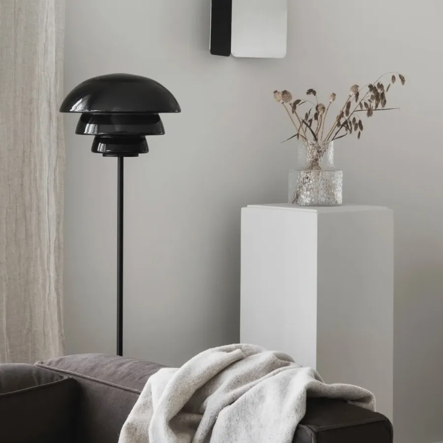 HADELAND GLASSVERK Gulvlamper|Gulvlamper-GULVLAMPE 4006 RØKGRÅ MED SORT METALLFOT Røkgrå