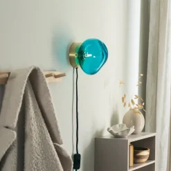 HADELAND GLASSVERK Vegglamper|Vegglamper-VEGGLAMPE BLÅGRØNN MED UTVENDIG MESSING OPPHENG