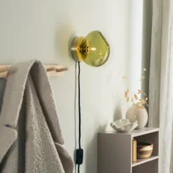 HADELAND GLASSVERK Vegglamper|Vegglamper-VEGGLAMPE MED INNFELDT MESSING OPPHENG Oliven